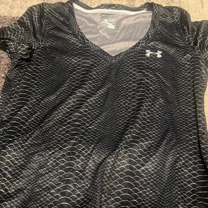 Under armour women’s V neck  Loose Fit Size Small short sleeved shirt